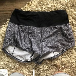 Black and white lululemon shorts